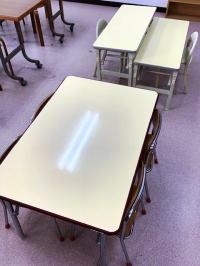 小さなお子さん用の机もご用意しています♪