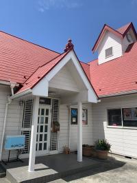 オギノから徒歩1分。赤い屋根が教室の目印です。