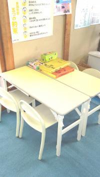 幼児専用机&椅子<br />
安全面にも配慮しています