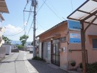 山城小学校から北へ徒歩3分の静かな住宅街にあります。