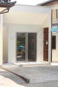 双葉西小の東側に面しており大きなKUMON看板が目印!