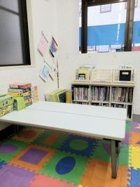 ハイハイや伝い歩きのBABYちゃんはこの席で<br />
読書・パズル席。<br />
