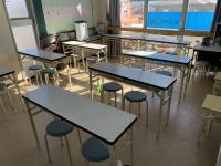 きれいでシンプルな教室で集中できます。