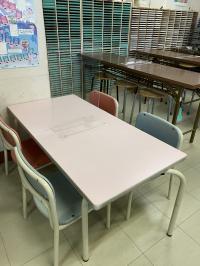 幼児用の学習机もご用意してます。こちらで学習することを目指して・・