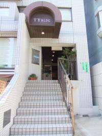 階段が10段ありますので、抱っこベルトをお勧めしています。