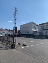 駐車場は、教室の東側駐車場内の北側に2スペースあります。