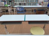 幼児さんもスタッフの前で安心して学習できるように幼児用の机をご用意しています。