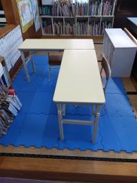 小さいお子さんでも安心して使える机といすです。<br />
