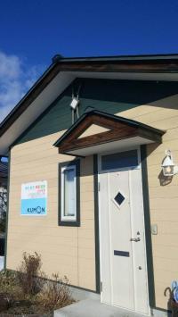 会染小学校の近くです。教室南側に広い駐車場があります♪