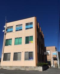 駐車場は複数台あります　教室は３階　ゆっくり上がってきてください