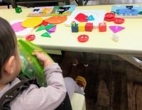 ママと先生がお話しているあいだ、くもんのおもちゃであそんでいます♪