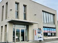 西町交差点の角、大きな窓にKUMONとbabykumonのロゴが目印です!