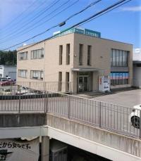 2階の駐車場に車を停めて、入口入ってすぐです