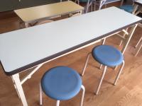 小学校高学年～中高生用の机・椅子。自立・自律して学習します。