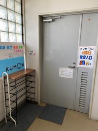 教室入口です　靴をそろえて気持ちを整えて　学習を始めましょう