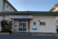 教室正面玄関です。県住公園東側で、駐車場は道路向かいにあります。