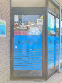 こちらからお入りください。お待ちしています。