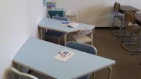 小さいお子さま専用の机でBaby　Kumon　タイムをしています。<br />
