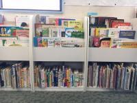 図書コーナーも充実！本好きな子になってほしいですね。