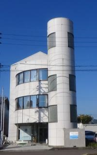 教室は２階のお部屋です。