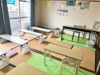 コロナ感染予防対策のため、ソーシャルディスタンスを守っています。