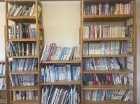 お迎えを待っている間、本を読んでいる子が、たくさんいます。