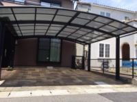 自転車の駐輪や、一時的なお車の駐車スペースがあります