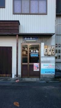 外観です。このドアを開けて中へお入りください。