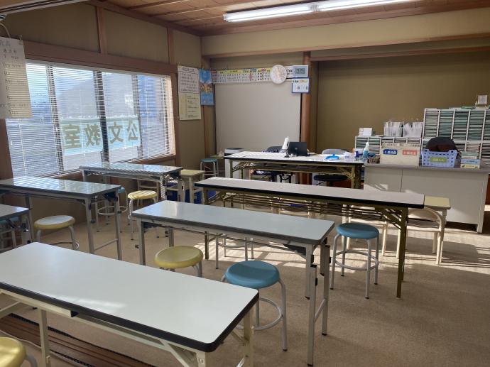 明るく広くて開放的な教室です。密にならずに学習することができます。