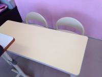 幼児さんも専用の机といすで学習します。