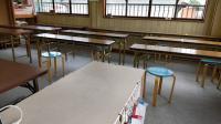窓の多い明るい教室です
