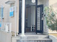 教室北隣に蝉丸公園もあり落ち着いた環境です。駐車・駐輪スペースもあります。