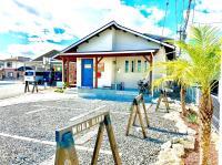 10台ほど駐車することが可能です。自転車置き場もあります。