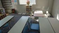 幼児用の机や椅子を完備しました。
