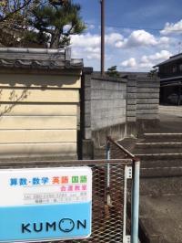 願明寺の中に教室がございます。駐車場完備。