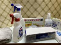 机や椅子は生徒さんが退席する時に、ドア、トイレ、教具等は適宜、消毒をしています。