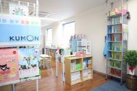 エレベーターで3階です。広々なのでベビーカーOKです。