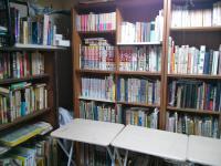 教室にはたくさんの本を置いています。<br />
