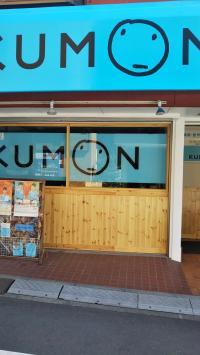 こちらが入口です。大きな看板が目印です。