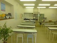 明るく清潔なお教室です。