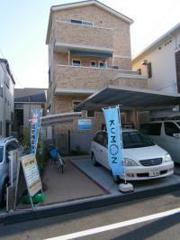 山野小学校から徒歩5分の住宅街にあります