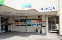 写真屋さんの隣です。