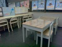 小さいお子さんでも、座っていただける机椅子があります。