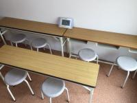 机やいすも学習者が入れ替わる度に消毒します。<br />
