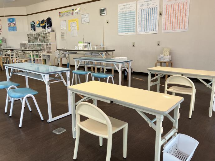 幼児・小学校低学年の背丈に合わせた机もご用意しております。