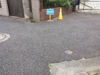 教室前は私道のため、車はほとんど入ってきません。入退室時の安心要素です。