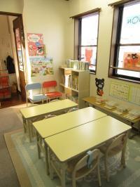 専用の学習机で、初めての習い事も安心です