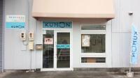 入野小学校から西へ200m程です。