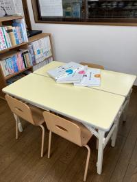 小さなお子様でもなじみやすい、幼児コーナーで実施します。