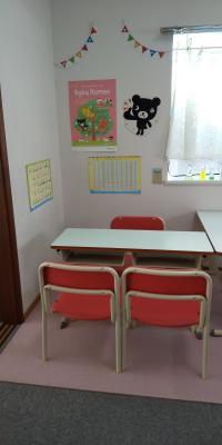 幼児さんになってもぴったりの机と椅子で安心して学習ができます。